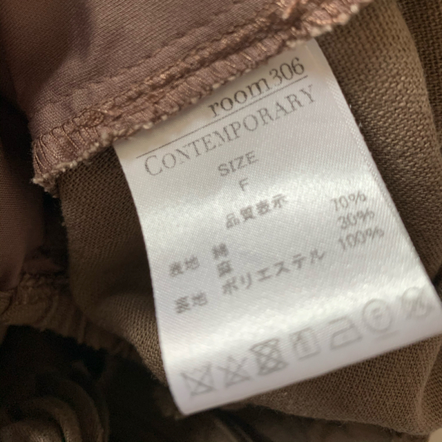 room306 CONTEMPORARY(ルームサンマルロクコンテンポラリー)のshoulder frill design rompers レディースのパンツ(オールインワン)の商品写真