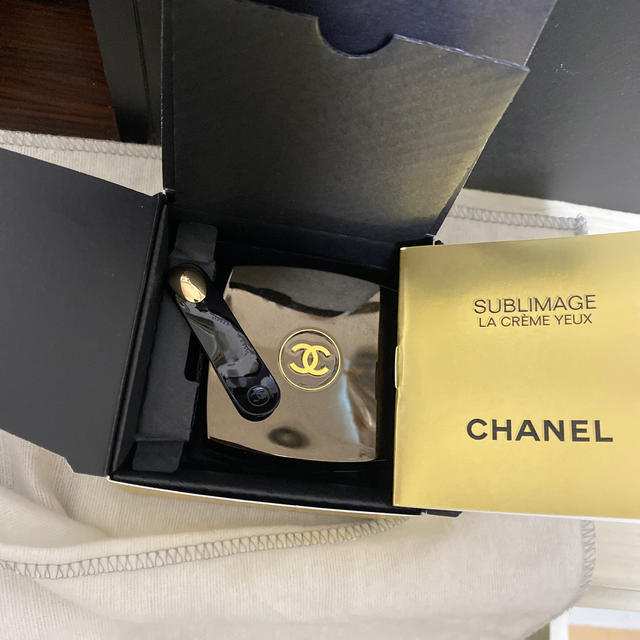 CHANEL(シャネル)のシャネル　アイクリーム　空き瓶と外箱 インテリア/住まい/日用品のキッチン/食器(容器)の商品写真