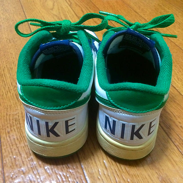 NIKE(ナイキ)のキッズナイキスニーカー キッズ/ベビー/マタニティのキッズ靴/シューズ(15cm~)(スニーカー)の商品写真