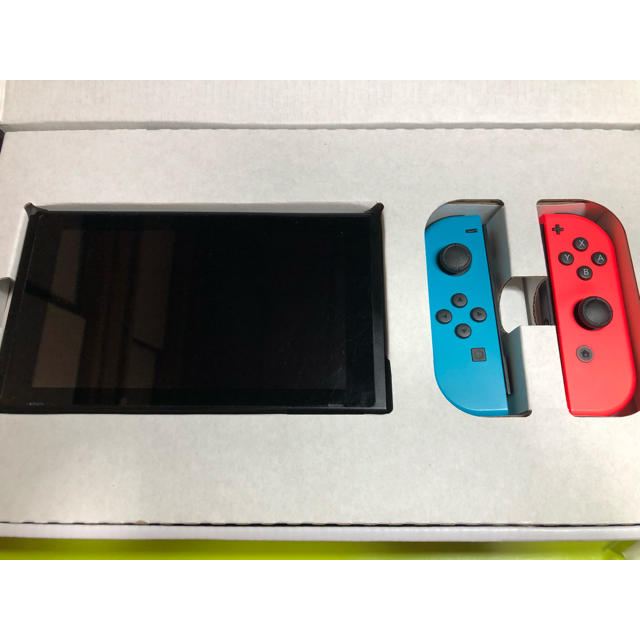 Nintendo Switch(ニンテンドースイッチ)のNintendo Switch Joy-Con (L) ネオンブルー/ (R)  エンタメ/ホビーのゲームソフト/ゲーム機本体(家庭用ゲーム機本体)の商品写真