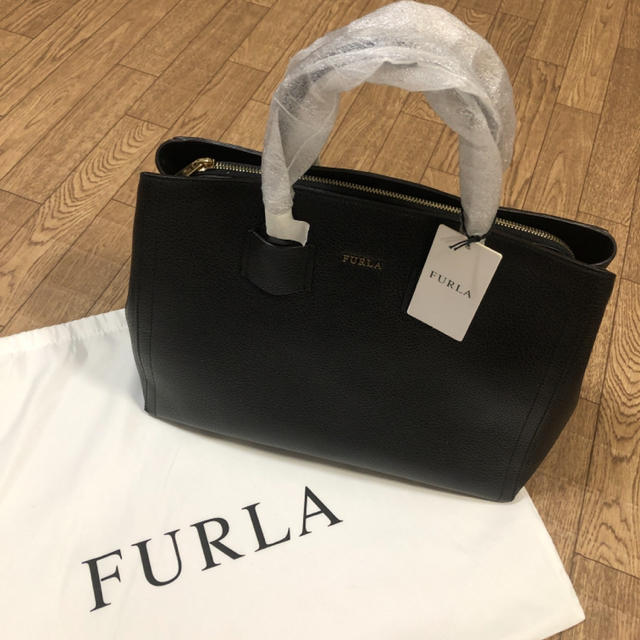 FURLA ALBA M TOTE 黒