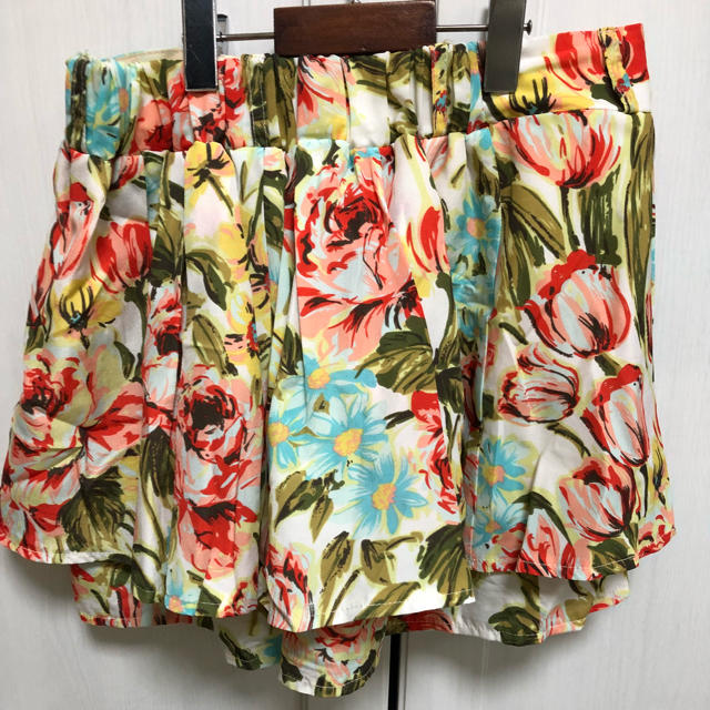 EMSEXCITE(エムズエキサイト)のミニスカート風 パンツ 花柄 M 春 レディースのパンツ(ショートパンツ)の商品写真