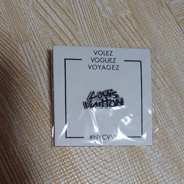 LOUIS VUITTON - LOUIS VUITTON ルイヴィトン ピンバッジ 新品未使用品 LOUIS VUITTON - LOUIS VUITTON ルイヴィトン ピンバッジ 新品未使用品