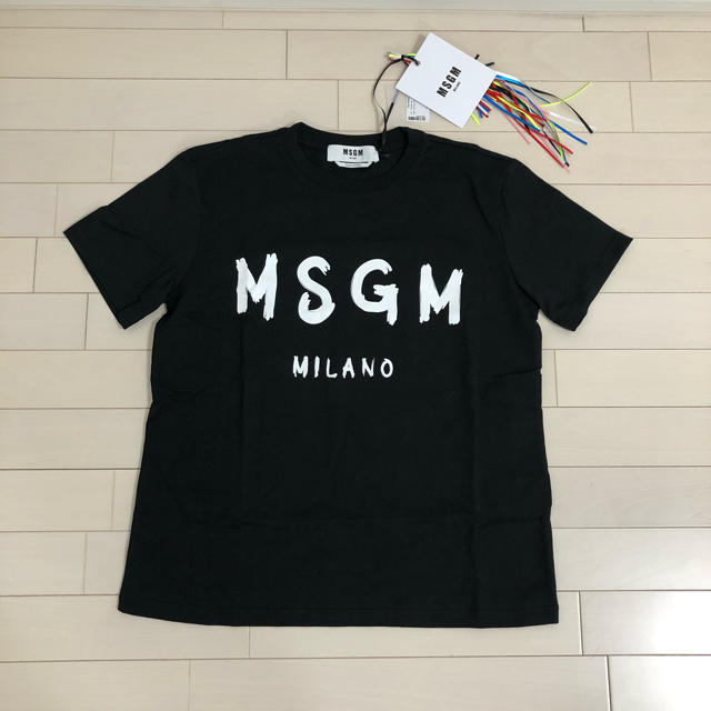 MSGM(エムエスジイエム)の【むさし様専用】XL MSGM ロゴ　Tシャツ　レディース レディースのトップス(Tシャツ(半袖/袖なし))の商品写真