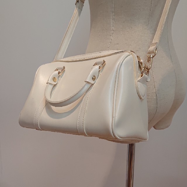 DURAS ambient(デュラスアンビエント)の白「Duras Ambient」フェイクレザーショルダーバッグ レディースのバッグ(ショルダーバッグ)の商品写真