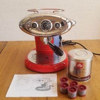 イリー　エスプレッソマシン　illy x7 プラスカフェポッド5個付き　中古美品(エスプレッソマシン)