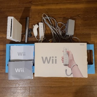 ウィー(Wii)のWii 本体 初期化済み 箱説明書あり(家庭用ゲーム機本体)