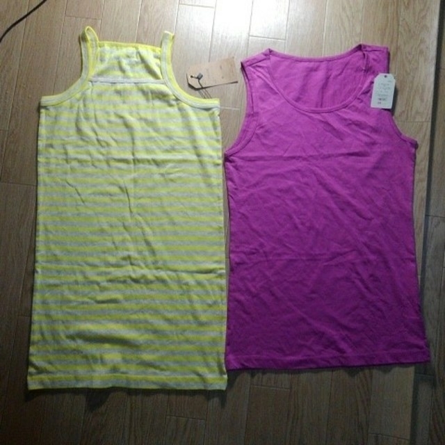 夏　袖なし　カットソー２枚 レディースのトップス(カットソー(半袖/袖なし))の商品写真