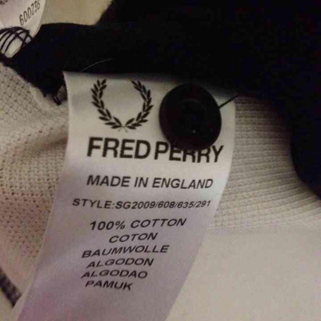 FRED PERRY(フレッドペリー)のFRED PERY 限定品 美品 レディースのトップス(ポロシャツ)の商品写真
