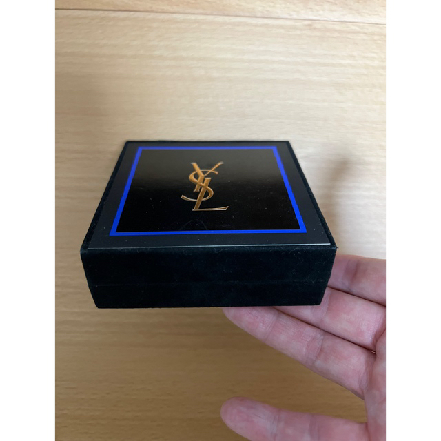 Yves Saint Laurent Beaute(イヴサンローランボーテ)のカフスリング　新品YSL メンズのファッション小物(カフリンクス)の商品写真