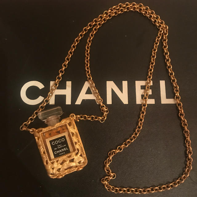 CHANEL(シャネル)のシャネル 香水ボトルネックレス　ヴィンテージ レディースのアクセサリー(ネックレス)の商品写真
