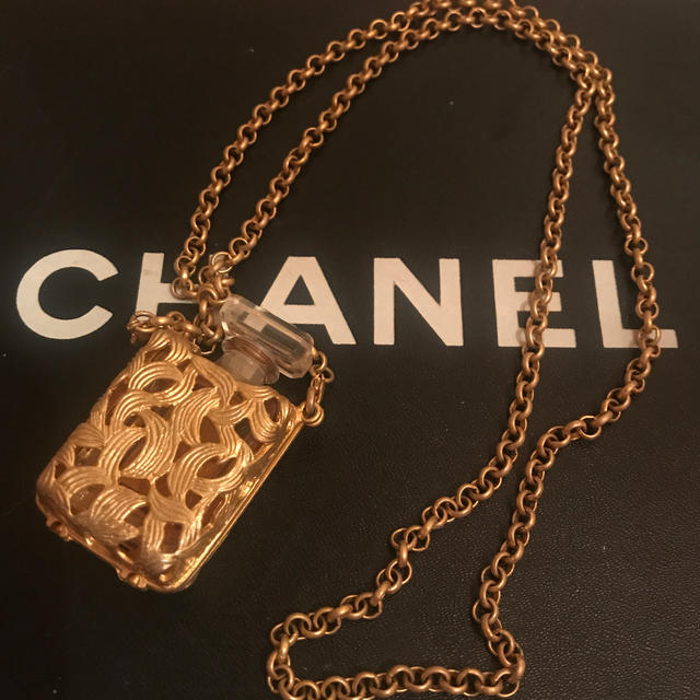 CHANEL(シャネル)のシャネル 香水ボトルネックレス　ヴィンテージ レディースのアクセサリー(ネックレス)の商品写真