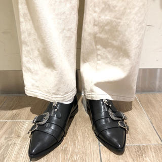 ローズバッド(ROSE BUD)のCOVIS ウエスタン調バックルベルト付シザーシューズ(ローファー/革靴)