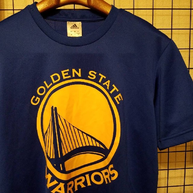 adidas(アディダス)のadidas × NBA GOLDEN STATE WARRIORS 半袖Tee スポーツ/アウトドアのスポーツ/アウトドア その他(バスケットボール)の商品写真