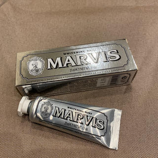 マービス(MARVIS)の【新品未使用】MARVIS 歯磨き粉　ホワイトミント　25ml(歯磨き粉)