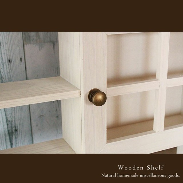 ハンドメイド 扉付き シェルフ 木製 棚 飾り棚 ホワイト ハンドメイドのインテリア/家具(家具)の商品写真