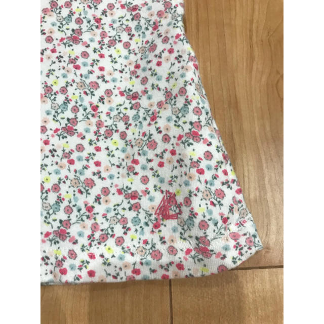 PETIT BATEAU(プチバトー)のプチバトー　フラワー　カットソー　ブラウス　36m キッズ/ベビー/マタニティのキッズ服女の子用(90cm~)(Tシャツ/カットソー)の商品写真