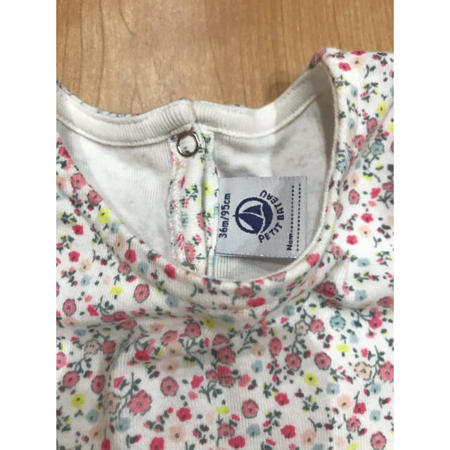 PETIT BATEAU(プチバトー)のプチバトー　フラワー　カットソー　ブラウス　36m キッズ/ベビー/マタニティのキッズ服女の子用(90cm~)(Tシャツ/カットソー)の商品写真