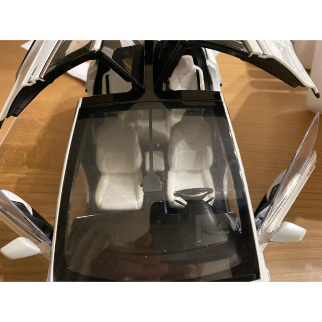 テスラ1/18 ミニカー モデル X ダイキャスト