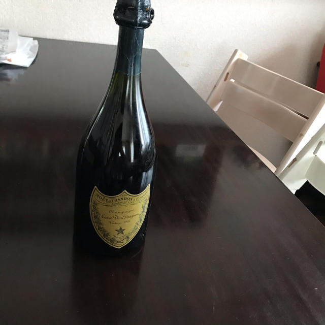 Dom Pérignon(ドンペリニヨン)の激レア　ドンペリニヨン　MOET&CHANDON 1964 ビンテージ 食品/飲料/酒の酒(シャンパン/スパークリングワイン)の商品写真