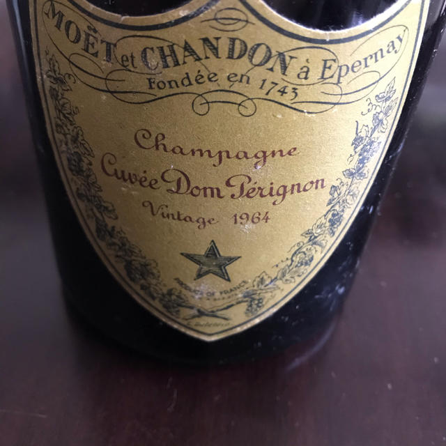 Dom Pérignon(ドンペリニヨン)の激レア　ドンペリニヨン　MOET&CHANDON 1964 ビンテージ 食品/飲料/酒の酒(シャンパン/スパークリングワイン)の商品写真