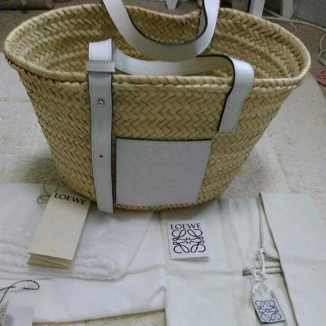 素晴らしい品質 LOEWE - LOEWE 【専用】かごバッグ/ミディアム/新品