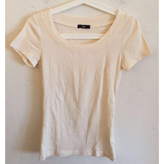 INED(イネド)のINED イネド 丸首Tシャツ サイズ 9 レディースのトップス(シャツ/ブラウス(半袖/袖なし))の商品写真