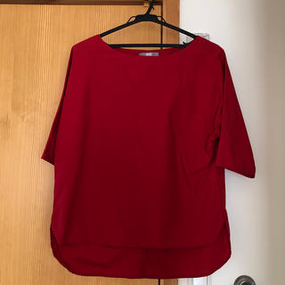 ユニクロ(UNIQLO)のユニクロ　赤のシャツ(シャツ/ブラウス(半袖/袖なし))