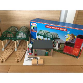 フィッシャープライス(Fisher-Price)の木製トーマス　ナップフォードステーション　ナップフォード駅　ラーニングカーブ(電車のおもちゃ/車)