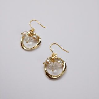 キラキラ揺れるピアス/イヤリング  金属アレルギー対応(ピアス)