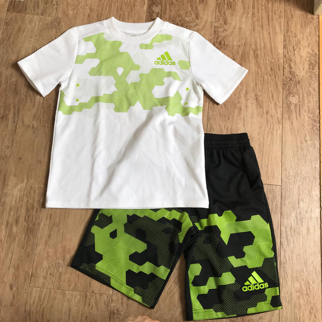 adidas(アディダス)の120 adidas スポーツウェア3点セット キッズ/ベビー/マタニティのキッズ服男の子用(90cm~)(Tシャツ/カットソー)の商品写真