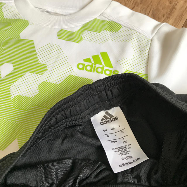 adidas(アディダス)の120 adidas スポーツウェア3点セット キッズ/ベビー/マタニティのキッズ服男の子用(90cm~)(Tシャツ/カットソー)の商品写真