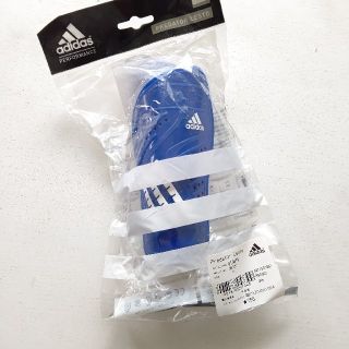 アディダス(adidas)の【新品未使用品】adidas すね当て レガース サッカー(その他)