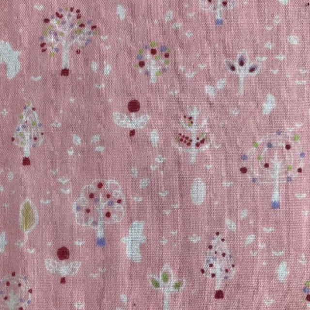 mina perhonen(ミナペルホネン)の北欧系　ダブルガーゼ生地　ピンク 幅約53×50 ハンドメイドの素材/材料(生地/糸)の商品写真