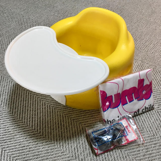 Bumbo(バンボ)のバンボ テーブル付き セット ベルト バッグ イエロー キッズ/ベビー/マタニティの授乳/お食事用品(その他)の商品写真