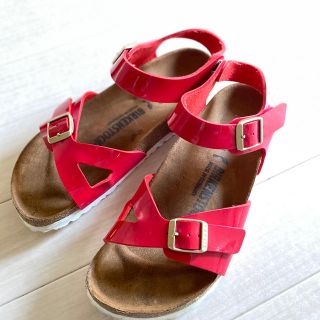 ビルケンシュトック(BIRKENSTOCK)のビルケンシュトック  赤　エナメル　37 23.5(サンダル)