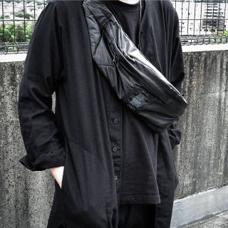 ユリウス(JULIUS)のjulius レザーbodybag(ボディーバッグ)