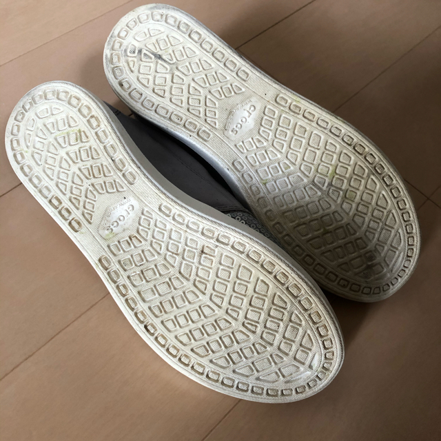 crocs(クロックス)の美品　クロックス　スリッポン　スニーカー　シルバー　W5 21cm　6280円 レディースの靴/シューズ(スニーカー)の商品写真