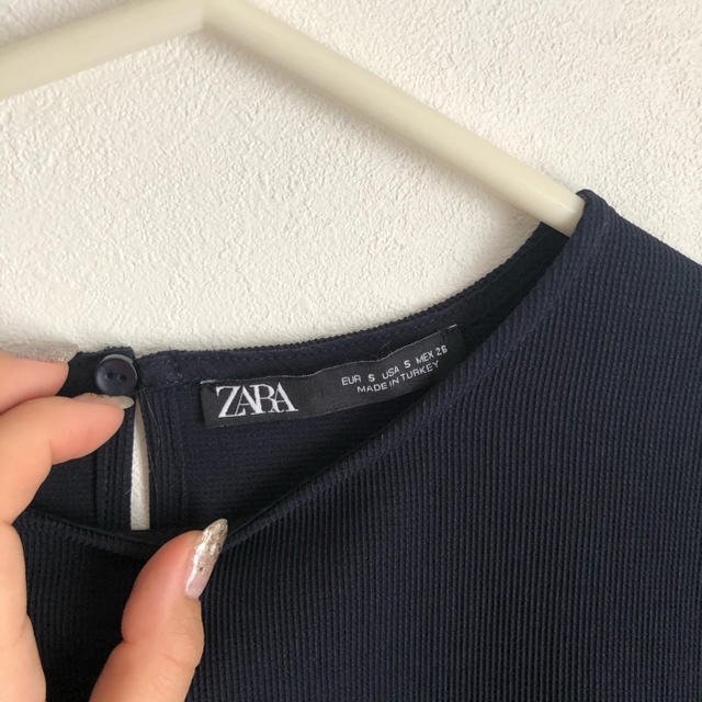 ZARA(ザラ)のZARA バッグプリーツブラウス　ネイビー レディースのトップス(シャツ/ブラウス(半袖/袖なし))の商品写真