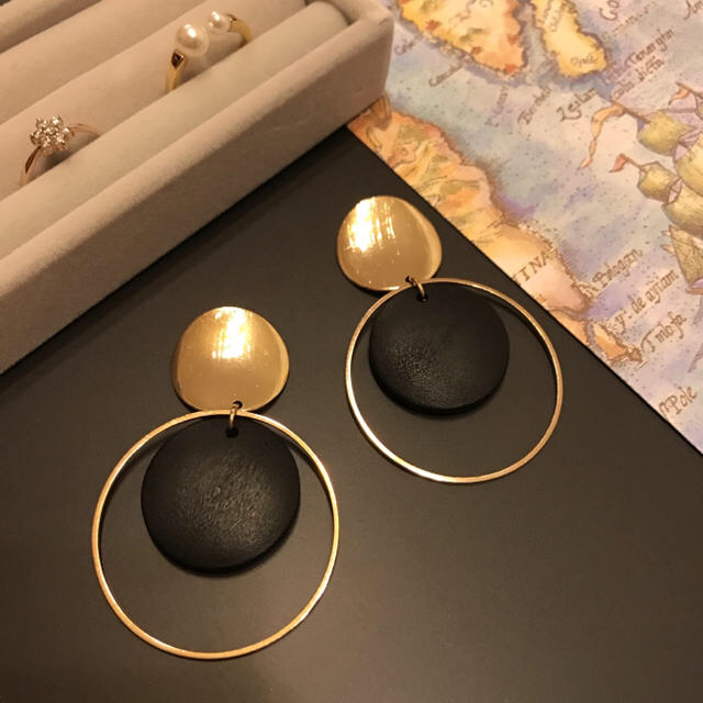 Ungrid(アングリッド)のwood Black gold circle ( *ˊᵕˋ)✩︎‧₊イヤリング可 ハンドメイドのアクセサリー(ピアス)の商品写真