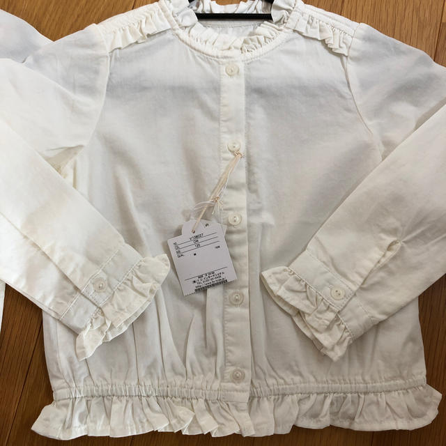 F.O.Factory(エフオーファクトリー)のaprès les cours オフホワイト　フリルシャツ　 キッズ/ベビー/マタニティのキッズ服女の子用(90cm~)(Tシャツ/カットソー)の商品写真