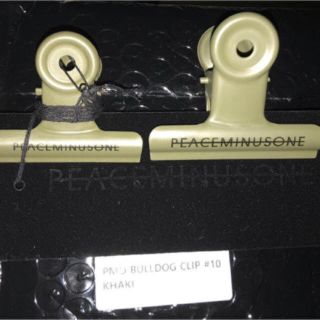 ビッグバン(BIGBANG)のpmo peaceminusone bulldog clip #10 khaki(アイドルグッズ)