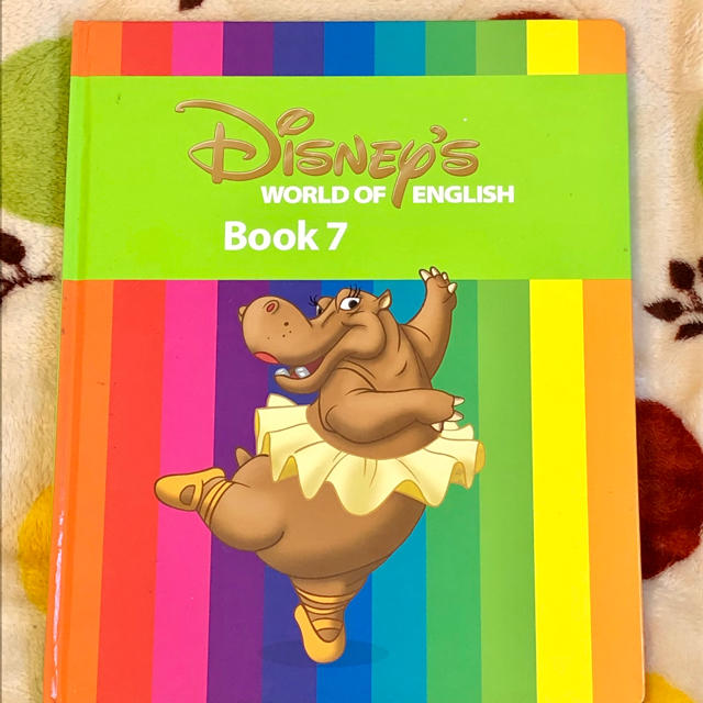 Disney(ディズニー)のDWEディズニー英語DVD用教材 本BOOK7 WORLD ENGLISH エンタメ/ホビーの本(ノンフィクション/教養)の商品写真