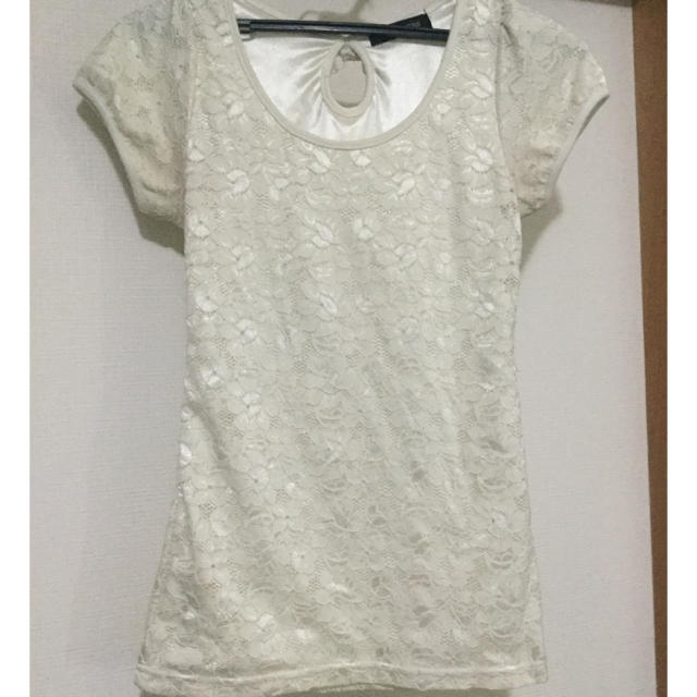 花柄刺繍　白Tシャツ レディースのトップス(シャツ/ブラウス(長袖/七分))の商品写真