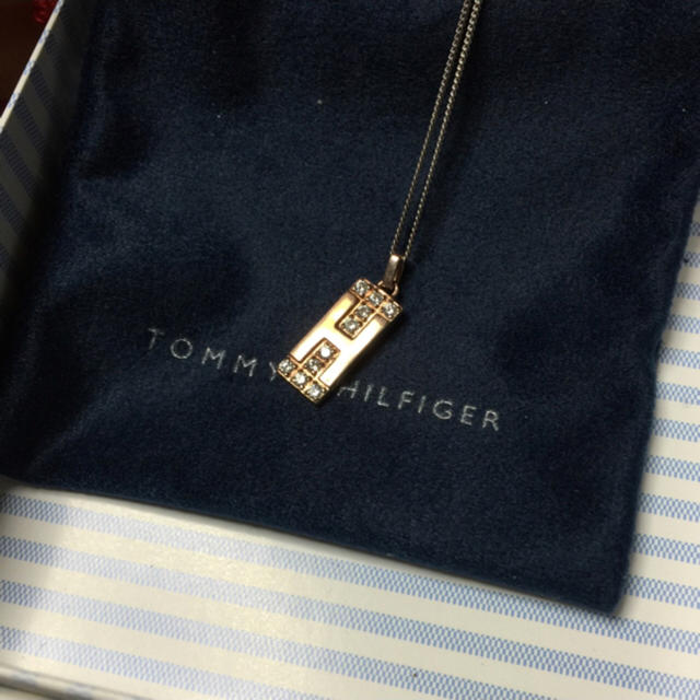 TOMMY HILFIGER(トミーヒルフィガー)のTOMMY ネックレス レディースのアクセサリー(ネックレス)の商品写真