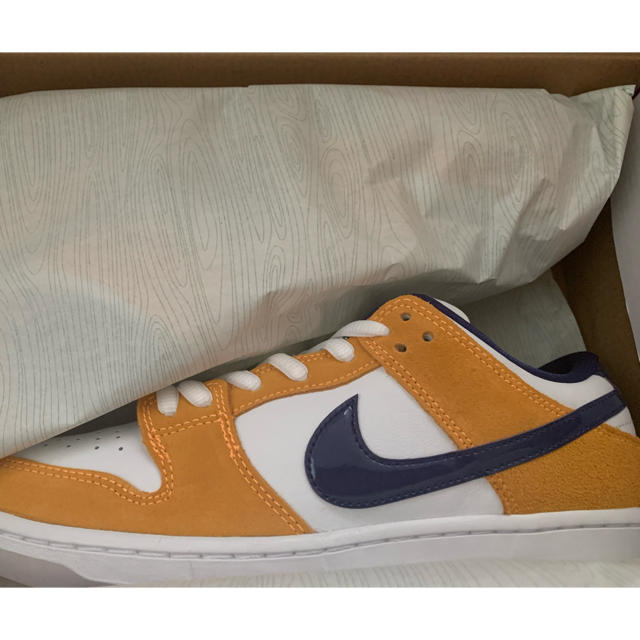 NIKE(ナイキ)のNIKE SB DUNK LOW PRO LASER ORANGE 27.5cm メンズの靴/シューズ(スニーカー)の商品写真