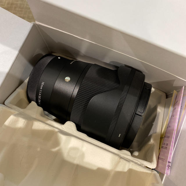 SIGMA(シグマ)のSIGMA 16F1.4 DC DN/SE スマホ/家電/カメラのカメラ(ミラーレス一眼)の商品写真