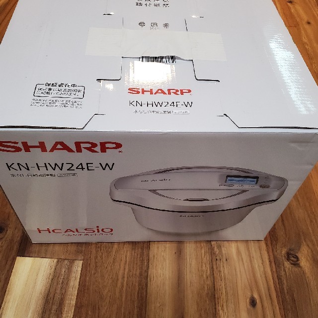 SHARP(シャープ)の新品未使用　SHARP KN-HW24E-W　ホットクック　2.4L ホワイト スマホ/家電/カメラの調理家電(調理機器)の商品写真