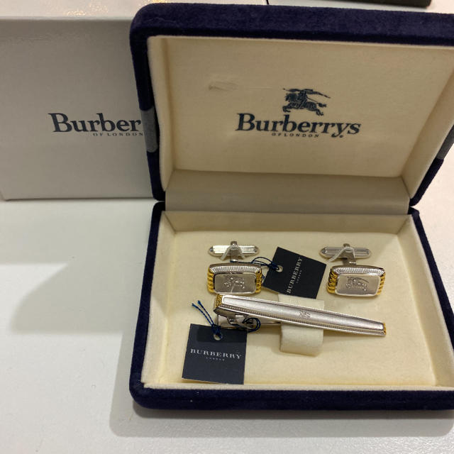 BURBERRY - 未使用品！ ☆バーバリー☆ タイピン・カフスの通販 by ...