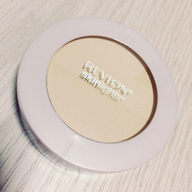 REVLON(レブロン)のスキンライトプレストパウダー コスメ/美容のベースメイク/化粧品(ファンデーション)の商品写真